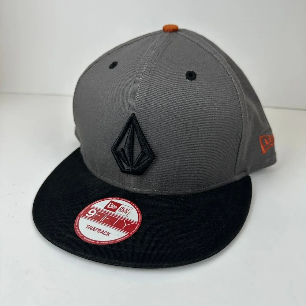 Volcom New Era 9FIFTY Snapback Hat Gray Black Cotton Flat Brim Skate Surf Cap *